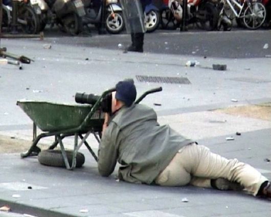 Funny Photographers And Their Photography Efforts