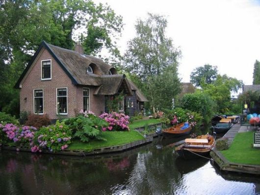 Giethoorn - The Venice Of The Netherlands