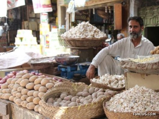 A Glimpse Of An Old Market In Pakistan