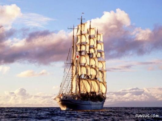 Beautiful Ships Sailing in The Seas