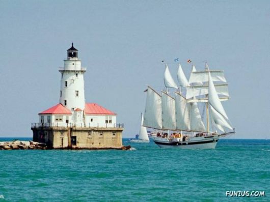 Beautiful Ships Sailing in The Seas