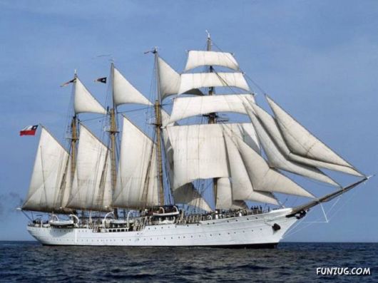 Beautiful Ships Sailing in The Seas