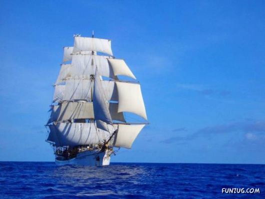 Beautiful Ships Sailing in The Seas