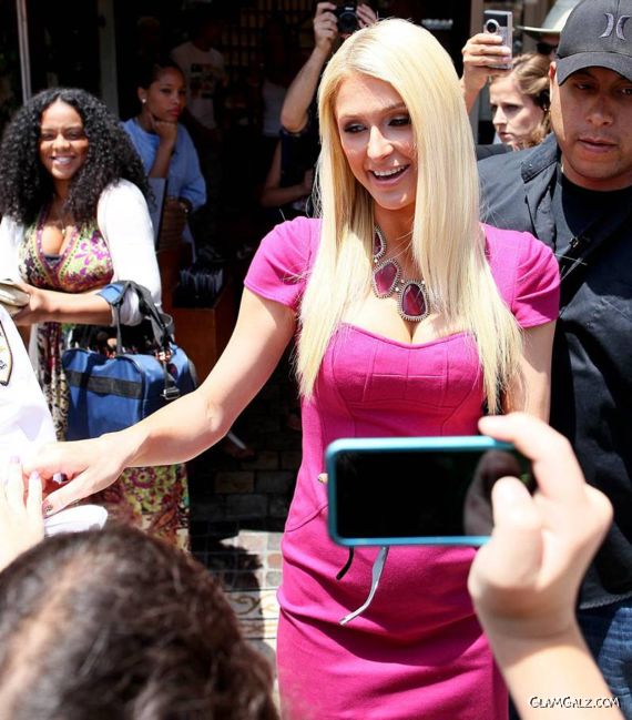 Paris Hilton Grove in Pink