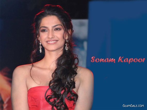 Click to Enlarge - Beautiful Sonam Kapoor Wallpapers