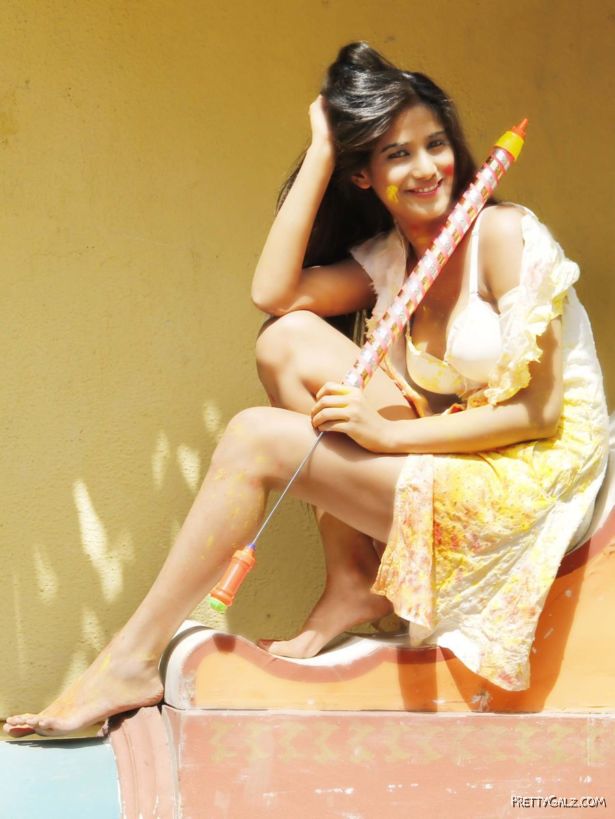 Poonam Pandey's Awesome Moments on Twitter
