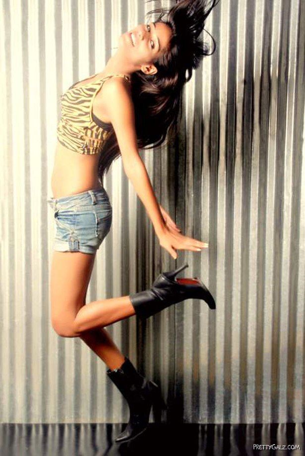 Poonam Pandey's Awesome Moments on Twitter