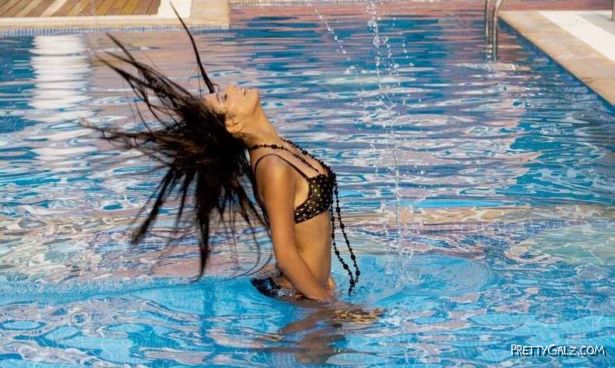 Poonam Pandey's Awesome Moments on Twitter