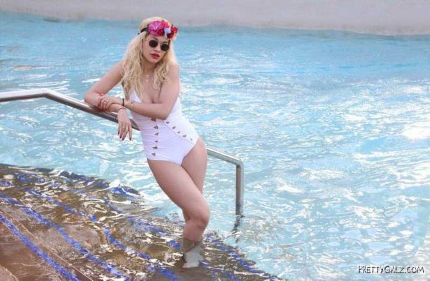 Beautiful Rita Ora On A Vacation