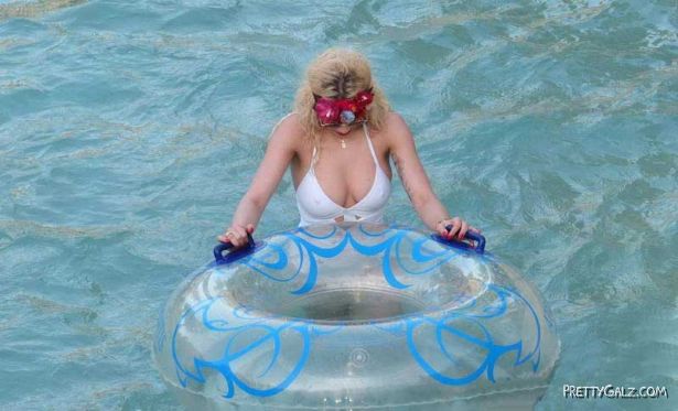 Beautiful Rita Ora On A Vacation